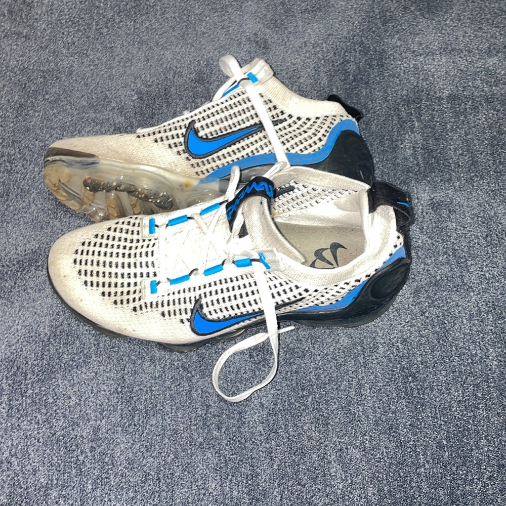 Nike - Picture 5 of 9